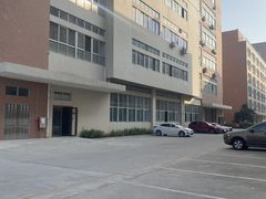 工业区6米高标准一楼1500平出租，水电齐全有办公室。