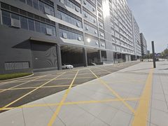 凤岗金凤凰原房东楼上5000平整层，可分租，全新厂房带卸货平