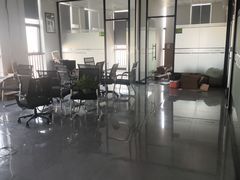 松山湖开发商园区楼上分租，现成装修水电齐全，层高6米特价急租