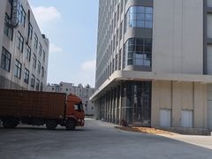 松山湖全新国有证带花园工业厂房出租