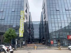 厂房二楼650平 现成隔好办公室 带装修水电