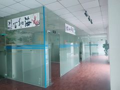 横沥镇模具城附近原房东滴水8米，带现成办公室，钢构厂房出租