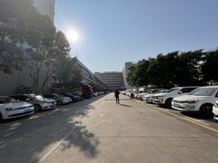 布吉红本工业园厂房890平方仓库出租一楼上分租带精装修办公室