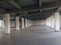 东城上桥工业区新出三楼450平方，有现成办公室，水电齐全！