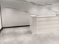 龙华元芬地铁口500米精装修办公室整层750平，100平起租