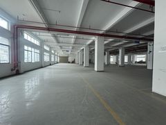 清湖地铁站一楼厂房3000平，带卸货平台，可分租！