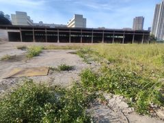 靠山边独院厂房出租，建筑6600平，空地大