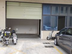 只要16块，黄江星光村一楼600平方仓库厂房业主便宜直租